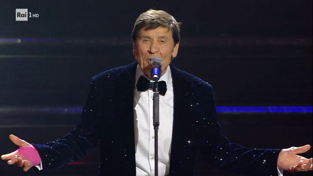 Gianni Morandi canta "Apri tutte le porte"
