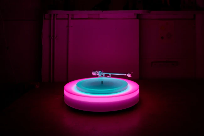 Turntable II 2024 il giradischi di Brian Eno (Fonte Paul Stolper Gallery)