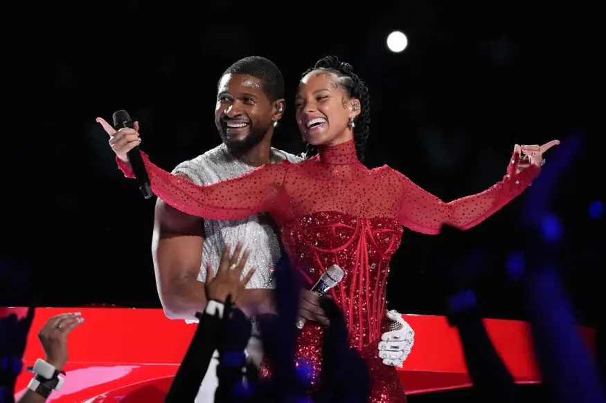Usher e Alicia-Keys all'Half Time Show del Super Bowl 2024 (fonte Getty Images)