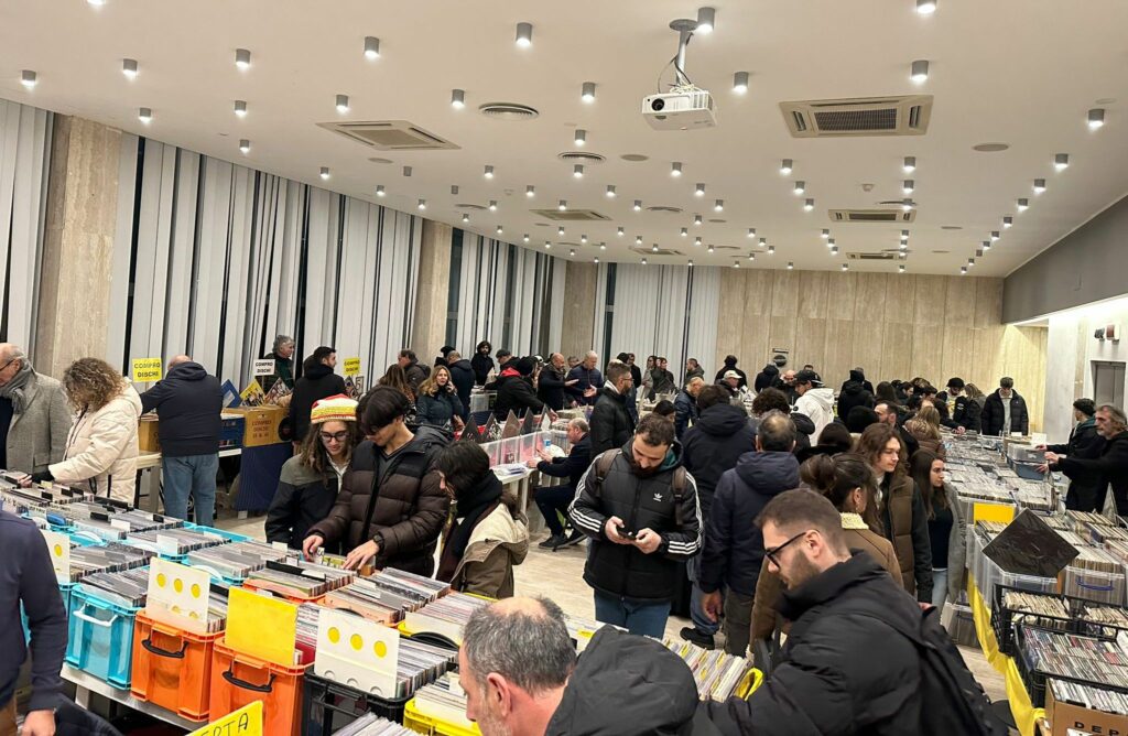 Visitatori al Catanzaro Vinyl Market