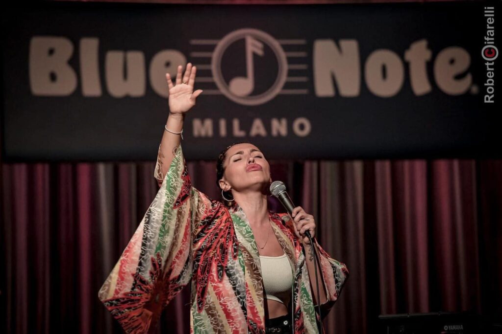 Serena Brancale al Blue Note di Milano (foto di Roberto Cifarelli)