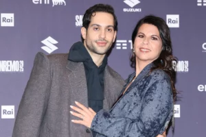 Mahmood e Geppy Cucciari co-conduttori della quarta serata di Sanremo 2025 (fonte Getty Images)