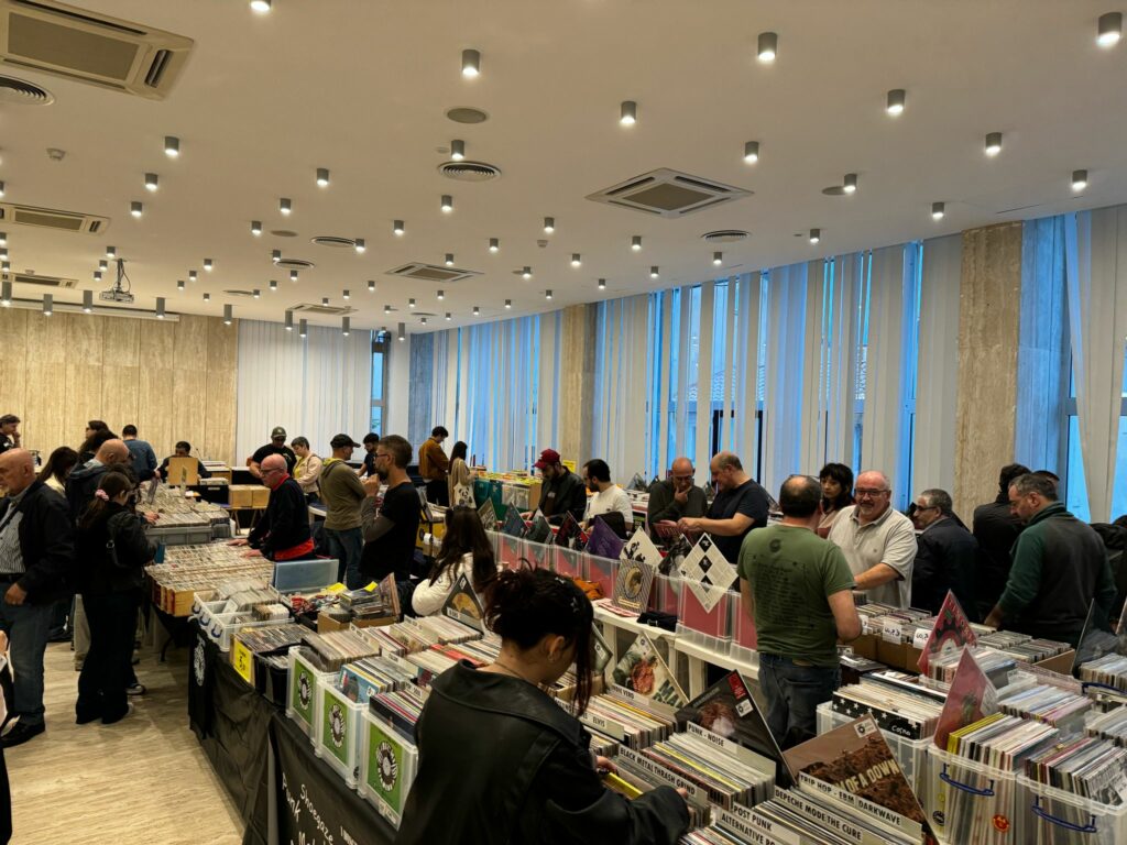 Catanzaro Vinyl Market 2025