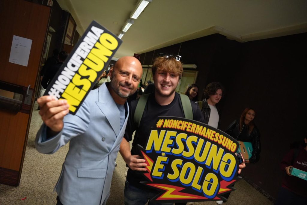Nessunə è solə